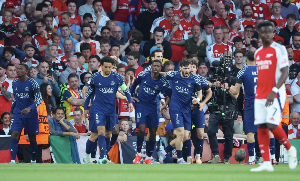 首次获奖！官方：拜仁球员莱默尔当选奥地利年度最佳球员（官宣：拜仁球员莱默尔荣膺奥地利年度最佳，生涯首次获此殊荣）