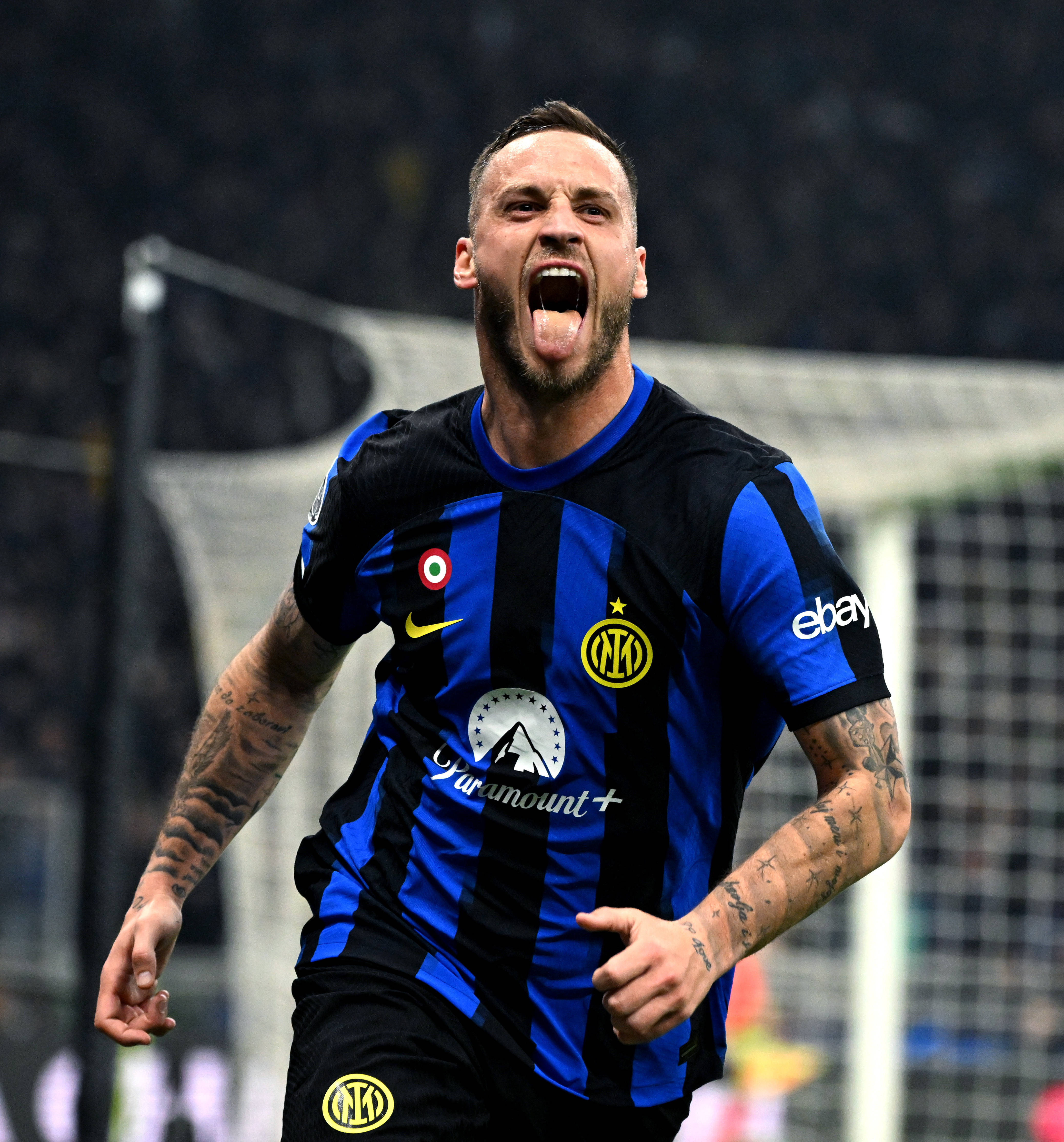 官方：德利赫特力压B费和阿马德，当选曼联11月最佳球员