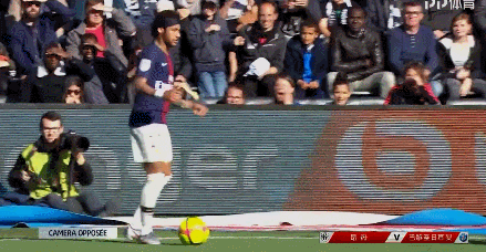 德甲半场：安塞尔米诺建功，多特蒙德暂1-0勒沃库森（半场战报：安塞尔米诺破门，多特蒙德暂以1-0领先勒沃库森）