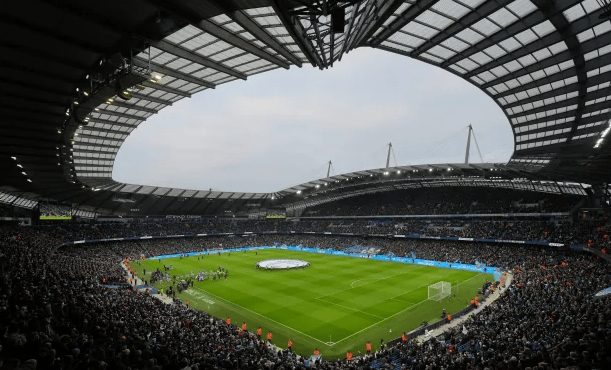 世体：莱万多夫斯基点亮纽约帝国大厦，以庆祝波兰独立日