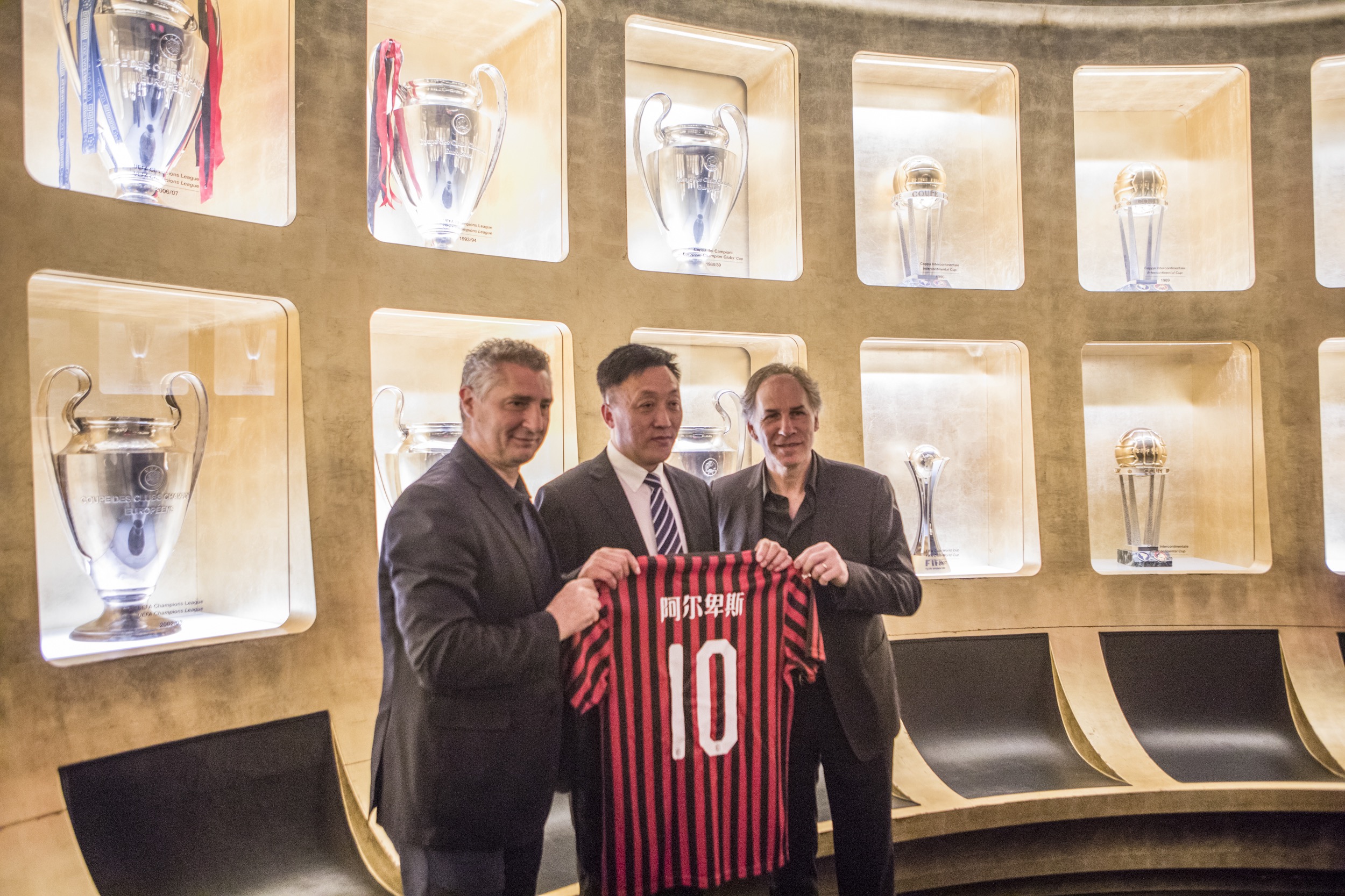 球队逼抢节奏像风暴一样