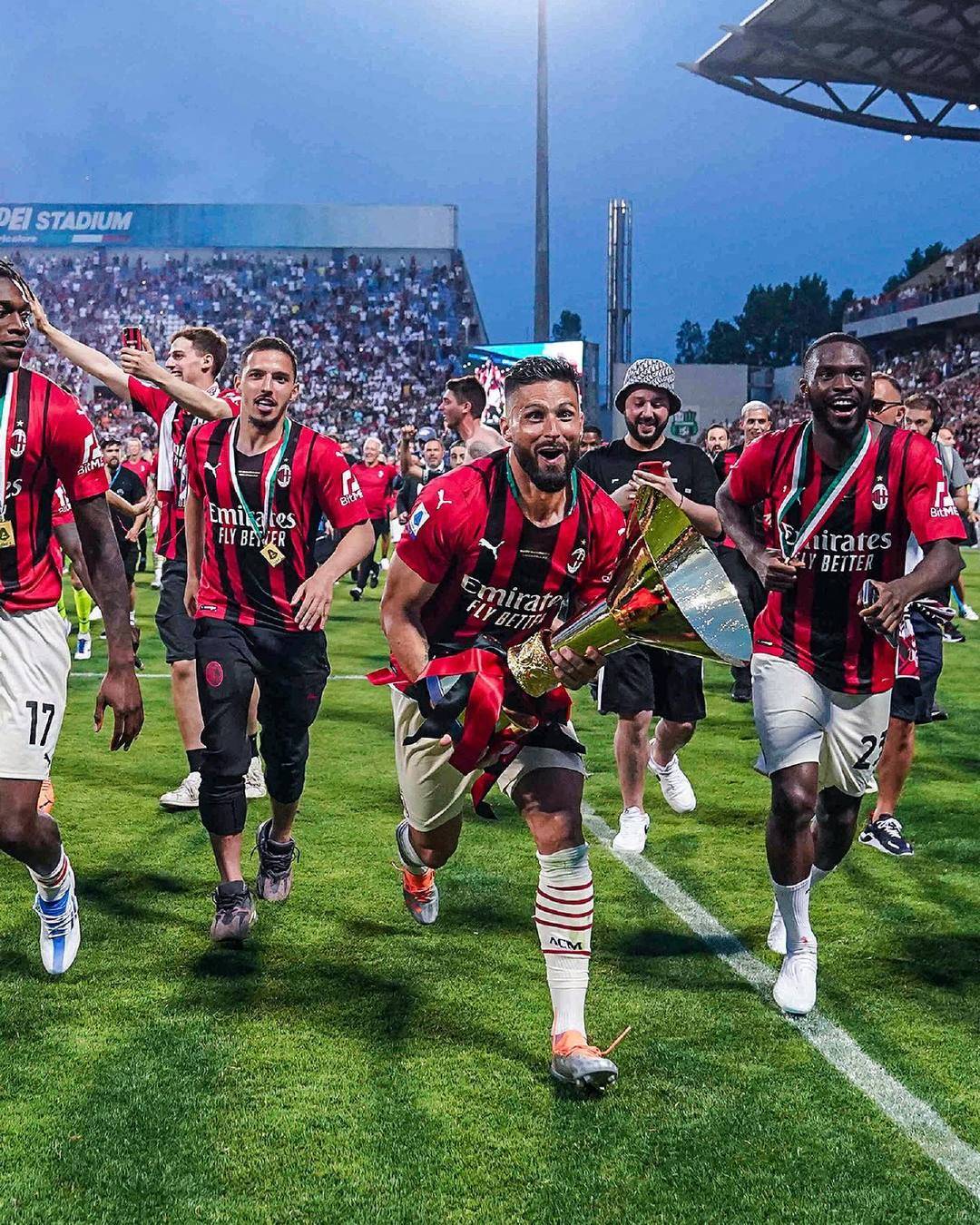 拜仁球星莱默尔复刻施魏因施泰格经典脚后跟破门