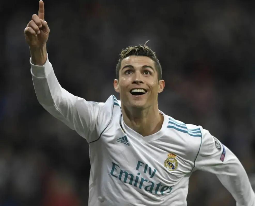 全市场报道哈列巴什维利：模板罗伯逊，皇萨与利物浦在关注他