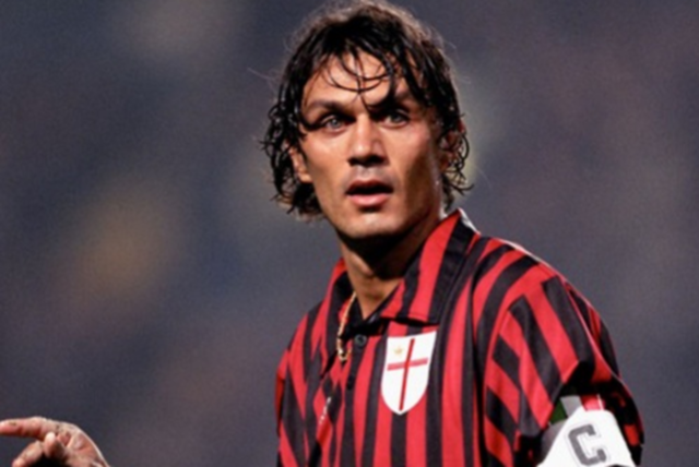 荷甲战报：巴卡尔替补送乌龙，海伦芬3-0鹿特丹斯巴达（荷甲快讯：替补巴卡尔自摆乌龙，海伦芬3比0完胜斯巴达鹿特丹）