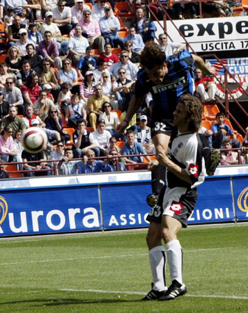 肖赧谈中超赛程安排：倒数第二轮不同时开球这一点就挺业余