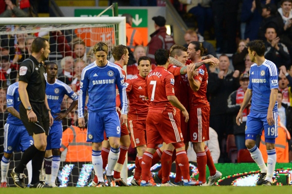 记者：邵佳一探班U22国足训练，与主帅安东尼奥相谈甚欢（媒体人称邵佳一到访U22国足训练场，与主帅安东尼奥愉快交流）