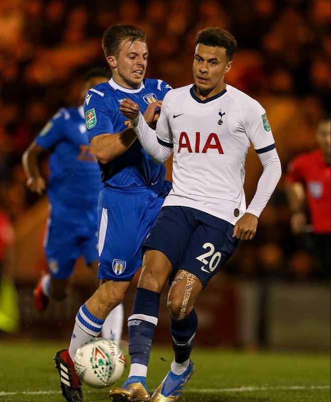 巴媒：罗比尼奥转换监区离开名人牢房，至少将服刑至2027年（巴媒：罗比尼奥已离开名人牢房转至普通监区，至少服刑至2027年）