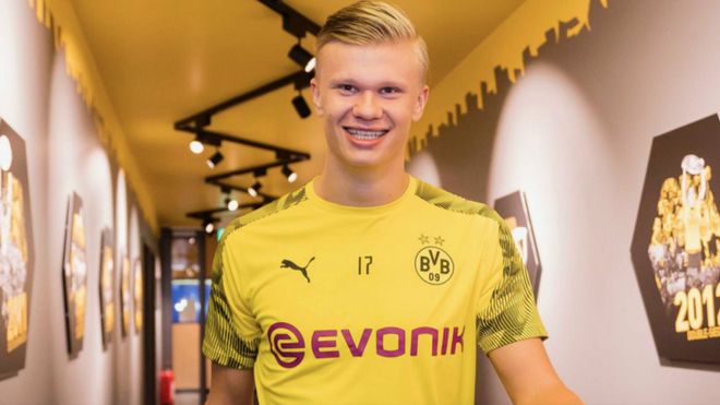 张琳艳身穿阿根廷2026世界杯球衣：期待在美加墨见到梅西