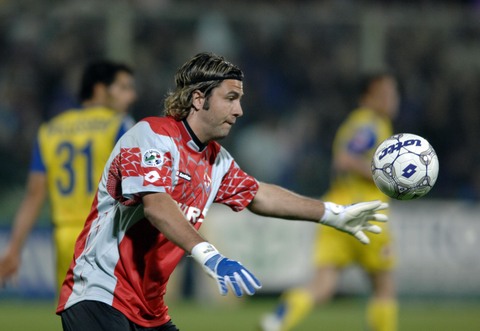 里沙利松在英超不敌利物浦的比赛中打入4球，与凯恩并列最多（英超战利物浦虽败，里沙利松轰四球，与凯恩并列最多）