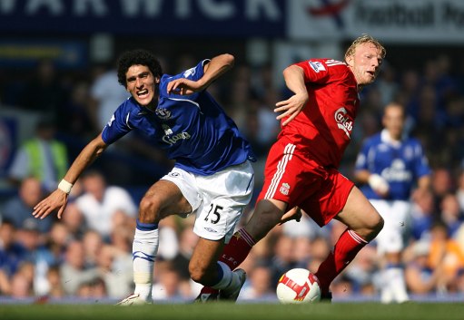 不和谐，太阳报：拜仁球迷在赛前与现场警察和安保发生冲突