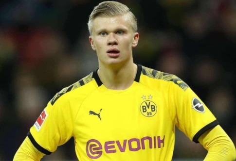 阿莫林抱头无奈！曼联队长补时踢飞空门+2次高射炮 尴尬40射门0球