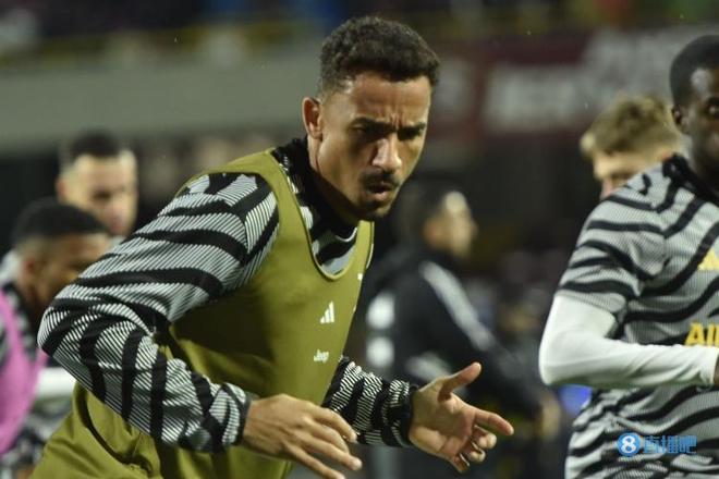 阿隆索命悬一线！皇马主席不满现代足球理念，欧冠生死战或成转折点（皇马主席不满现代足球理念，阿隆索前景岌岌可危：欧冠生死战或成关键转折）